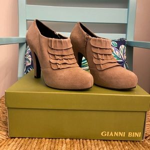 Gianni Bini leather heeled Booties